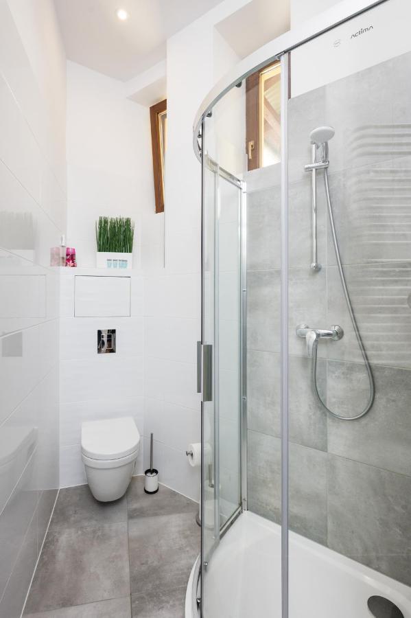 Beautiful Apartment, Great Location, Old Town & Kazimierz Krakow Bagian luar foto