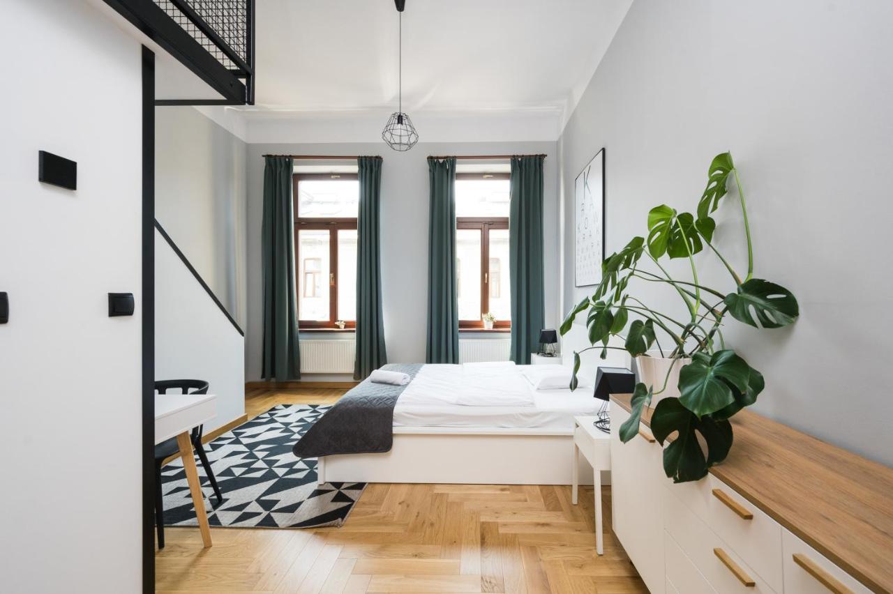 Beautiful Apartment, Great Location, Old Town & Kazimierz Krakow Bagian luar foto
