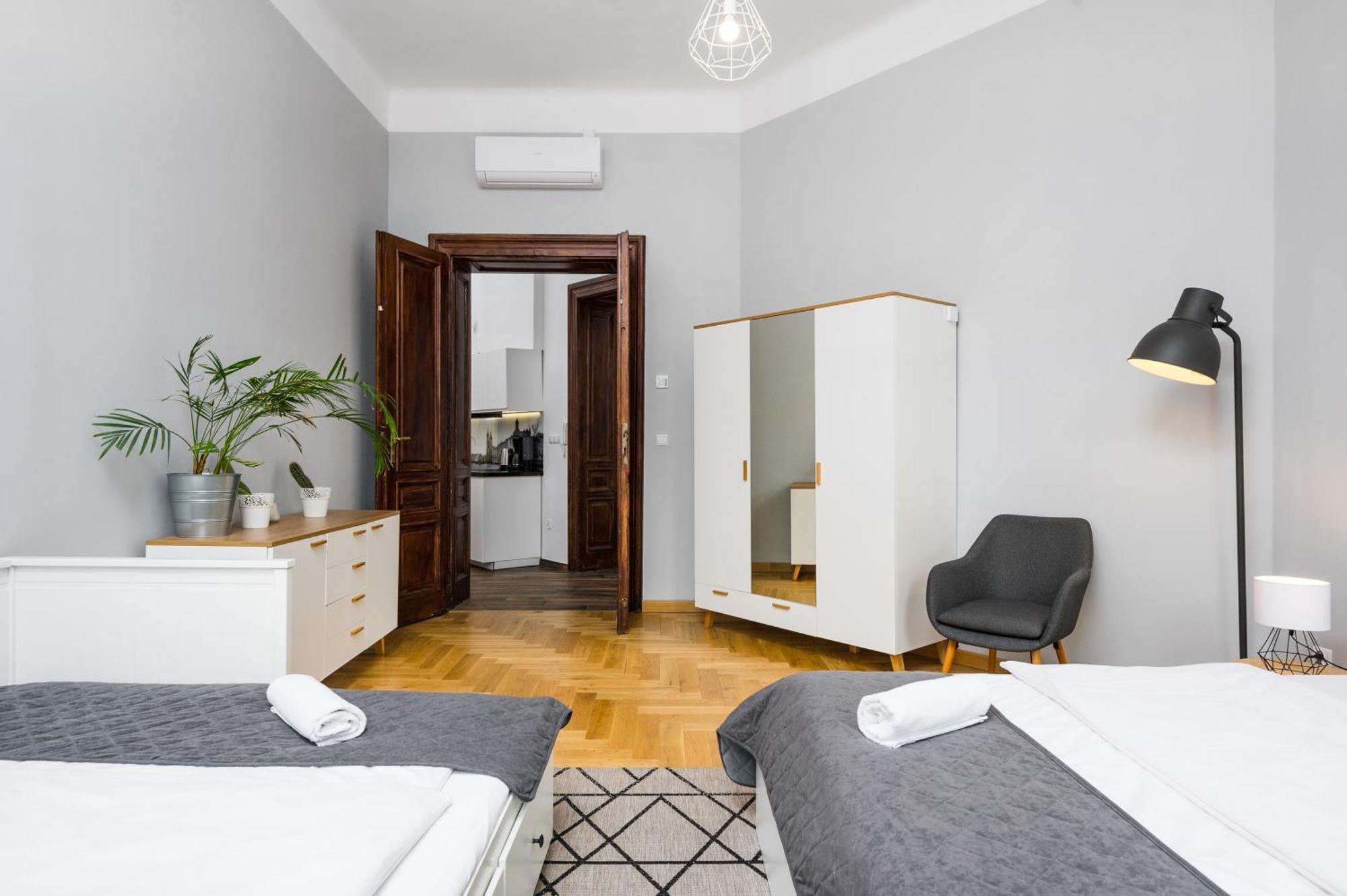 Beautiful Apartment, Great Location, Old Town & Kazimierz Krakow Bagian luar foto
